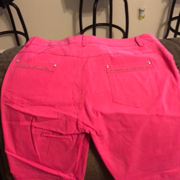 Female shorts - Picture 7 of 9